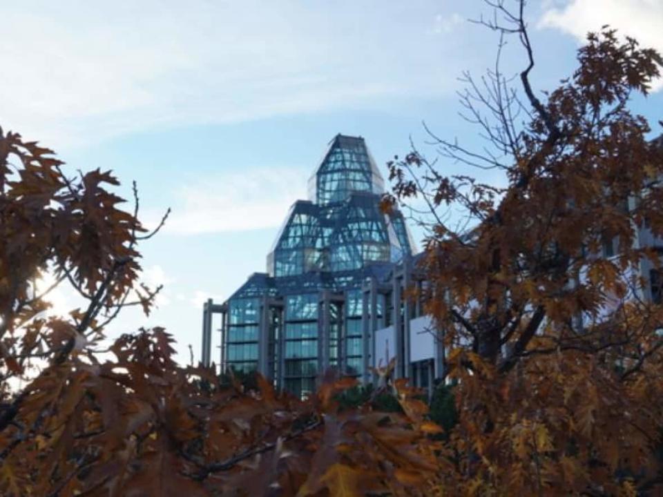 Earlier this month, the National Gallery of Canada told its employees via a brief internal memo that four senior staffers were leaving due to a restructuring. (Hugo Belanger/Radio-Canada - image credit)