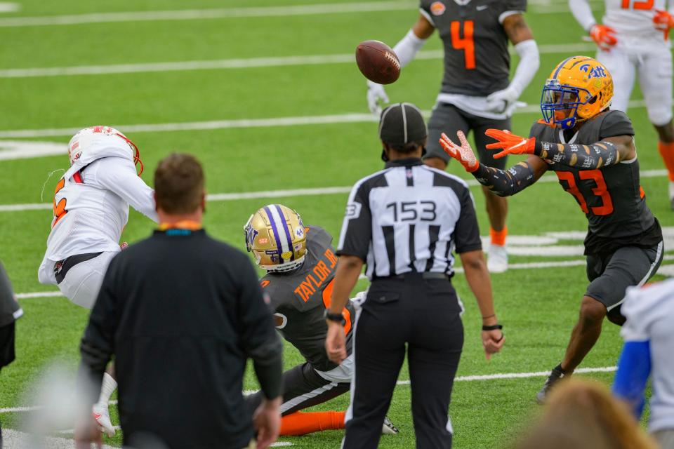 Damar Hamlin snags an interception during the 2021 Senior Bowl.