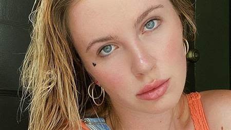 最辣星二代艾爾蘭鮑德溫 (Ireland Baldwin)蕾絲內衣包不住雙球 洩「粉紅邊緣」超惹火（圖／IG@irelandbasingerbaldwin）