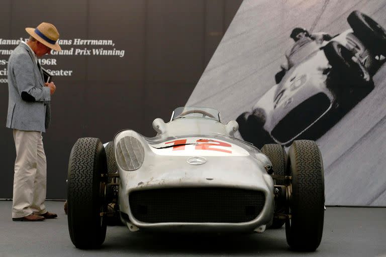 Un lujo: el Mercedes con el que Fangio ganó su segundo título