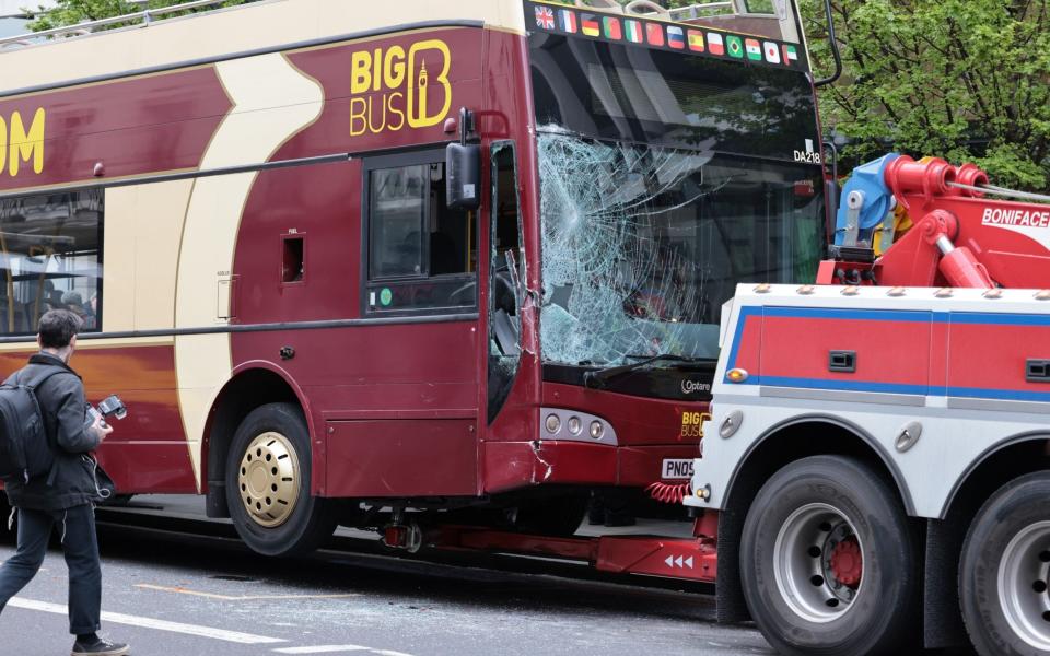 The damaged bus being towed away near Buckingham Palace