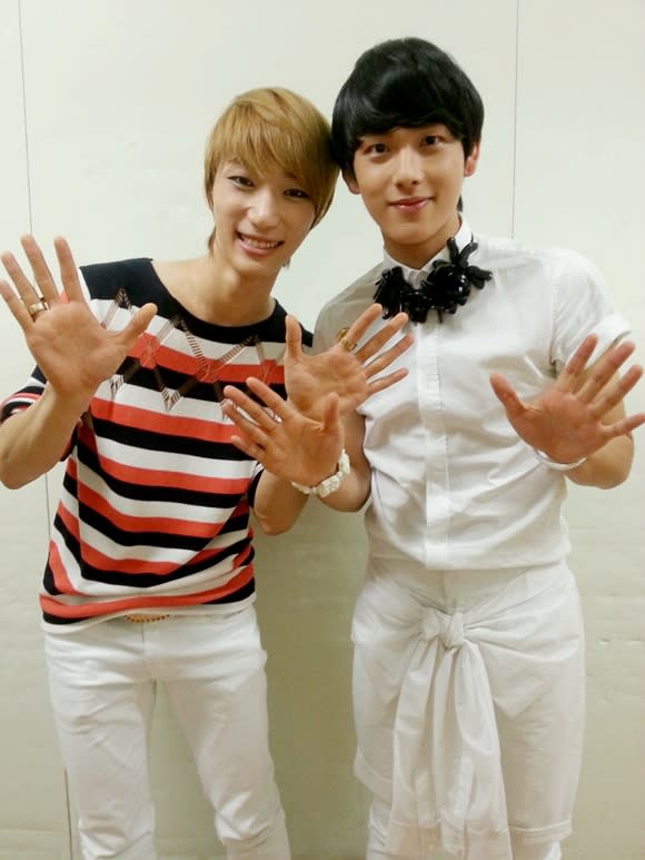 'BIGSTAR' Rae Hwan reveals a photo with ZE:A's Lim Si Wan