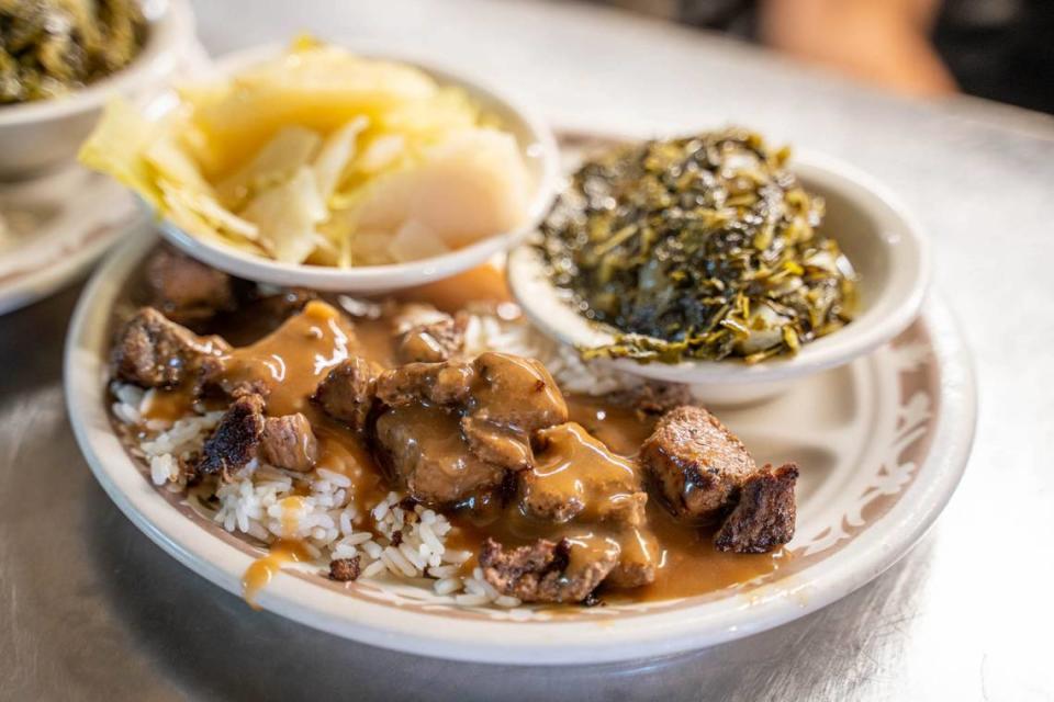 Beef tips at Carolina Family Restaurant.