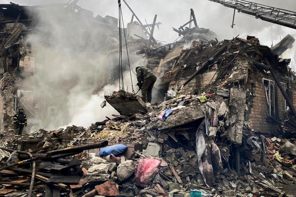 Rescuers work at the scene of a building damaged by shelling, in Novogrodivka, Ukraine (Ihor Moroz, Head of the Donetsk Regional Military Administration)