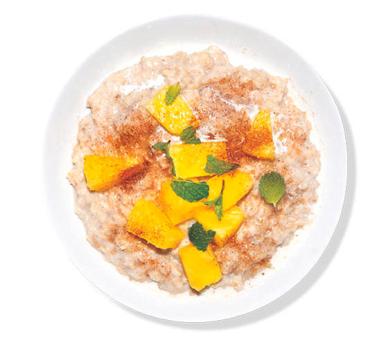 Oatmeal With Pineapple and Mint