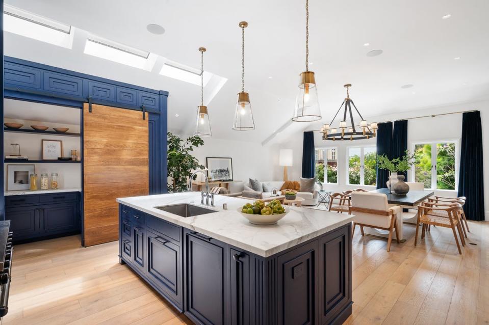 The kitchen and dining room inside the home. The show used the house as an exterior but the interior shots were all done in Los Angeles. (Lunghi Studio)