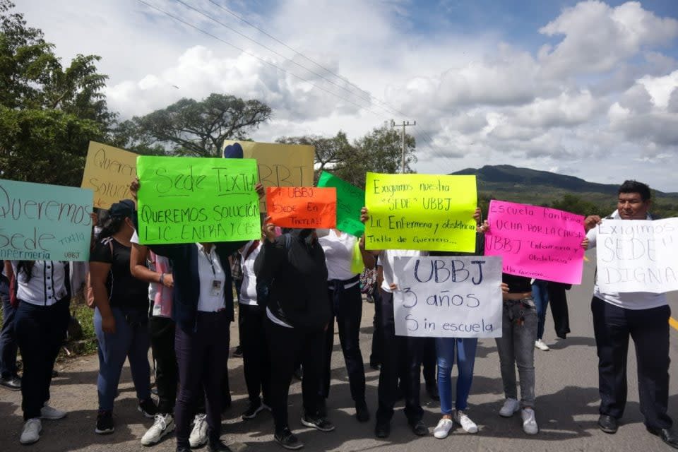 Protesta por Universidad Benito Juárez