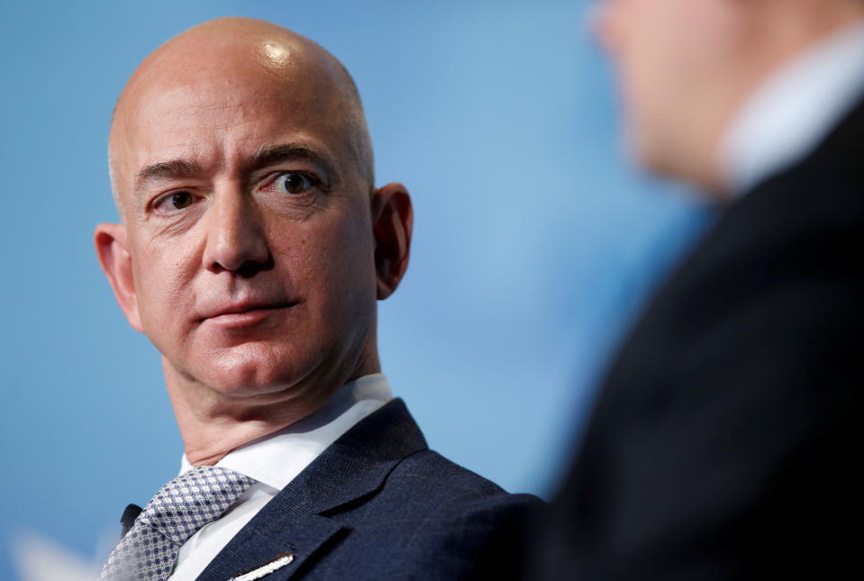 Ob Jeff Bezos ähnliche Pläne hat, wie es Twitter für die Zukunft des Amazon-Gründers vermutet? Foto: REUTERS / Joshua Roberts