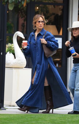 Jennifer Lopez Perfected Everyone's Favorite Tiny Top, Big Pants Outfit  Formula - Yahoo Sports