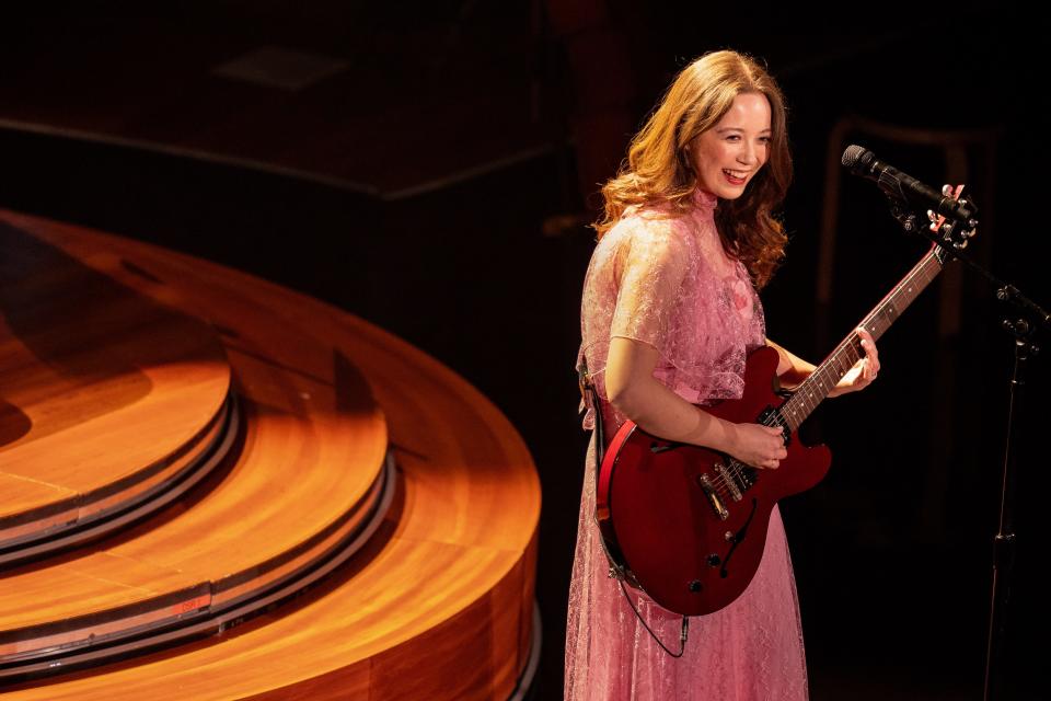 Laufey's Ryman show included a performance of "The Tennessee Waltz."