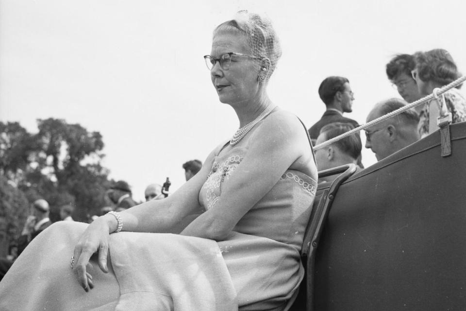 A line judge pictured at Wimbledon in 1954 (Getty Images)