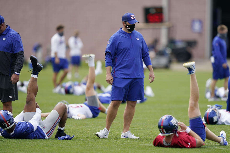 New York Giants head coach Joe Judge talks to his quarterbacks during a practice at the NFL football team's training camp in East Rutherford, N.J., Wednesday, Aug. 19, 2020. The Giants open their season on Sept. 14 against the Pittsburgh Steelers.(AP Photo/Seth Wenig)