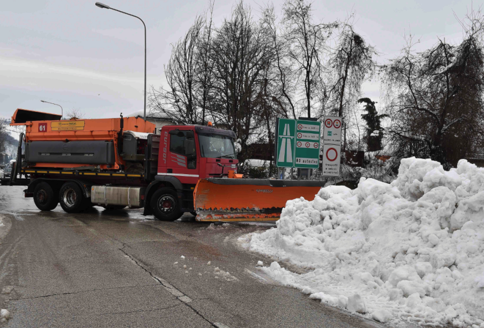 A snow plough attempts to deal with the aftermath of the avalanche (Picture: Reuters)