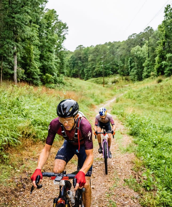 <span class="article__caption">Finsterwald and Payson McElveen strong on the singletrack.</span> (Photo: Adam Koble)