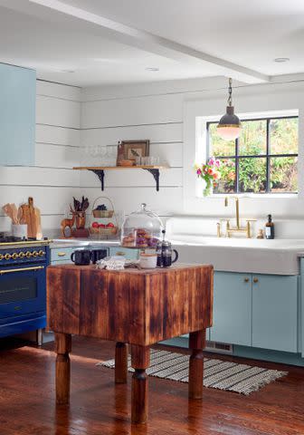 Photography by Brian Woodcock; Styling by Natalie Warady The Wren’s luxury kitchen stars a wide farmhouse sink and ILVE gas range.