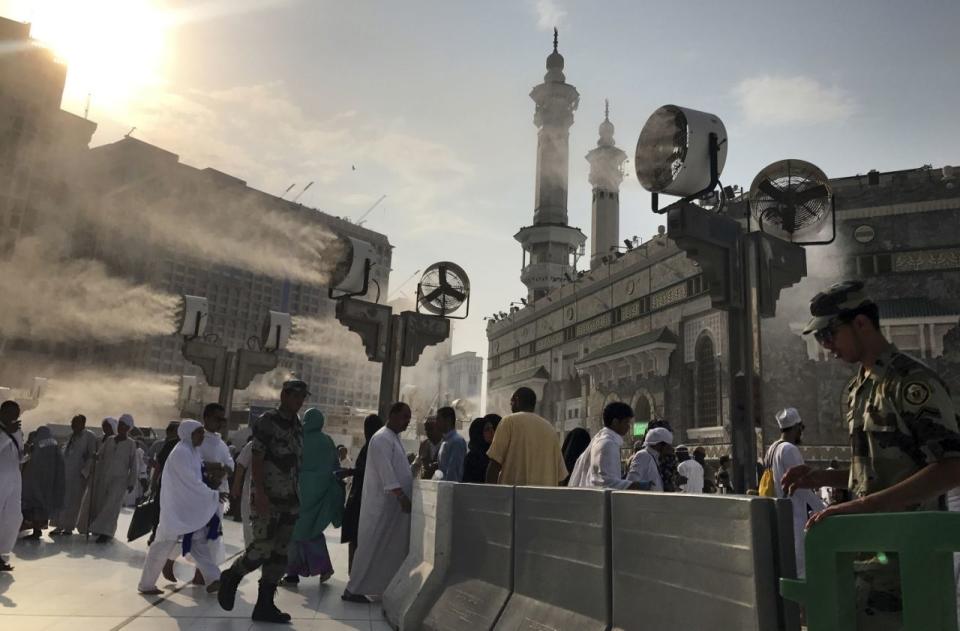 <p>Während der jährlichen Wallfahrt in Mekka pilgern die Gläubigen zum Hügel der Barmherzigkeit in der Ebene des Berges Arafat. (Bild: Suhaib Salem/ Reuters) </p>