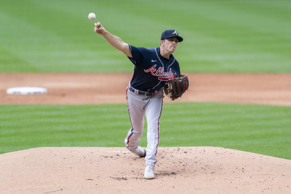 Atlanta Braves starting pitcher Allan Winans delivers during the first inning of a baseball game against the Washington Nationals, Sunday, Sept. 24, 2023, in Washington. (AP Photo/Stephanie Scarbrough)