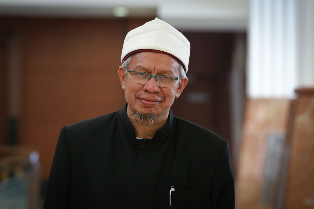 Datuk Seri Zulkifli Mohamad said proposals on the Bill to amend the Shariah Courts (Criminal Jurisdiction) Act 1965 or Act 355 — known as RUU355 in Malay — need to be presented to state Islamic authorities before tabling. — Picture by Yusof Mat Isa