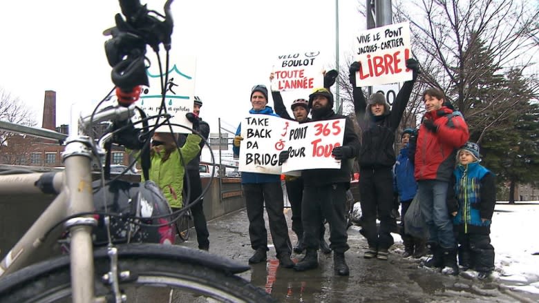 Path on Jacques Cartier Bridge should be open year round, say cycling groups