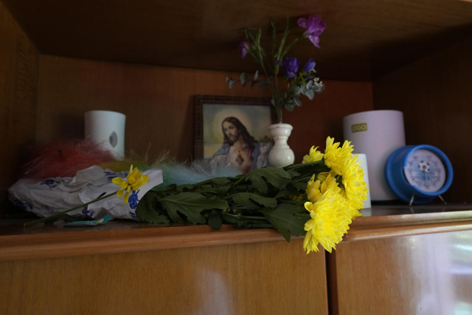 A bouquet of flowers are left at home of Charity Oriakhi, the widow of a street vendor Alika Ogochukwu, in San Severino Marche, Italy, Friday, Aug. 5, 2022. The brutal killing of a Nigerian immigrant in broad daylight has sparked a debate in this well-to-do Adriatic beach community over whether the attack by an Italian man with a court-documented history of mental illness was racially motivated. It will go to the streets on Saturday, Aug. 6 when a Black Italian activists from all over Italy march through the town demanding justice for Alika Ogorchukwu. (AP Photo/Antonio Calanni)