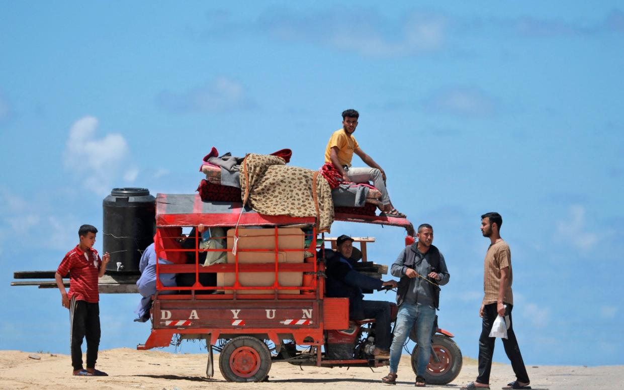 Displaced Palestinians flee Rafah with their belongings