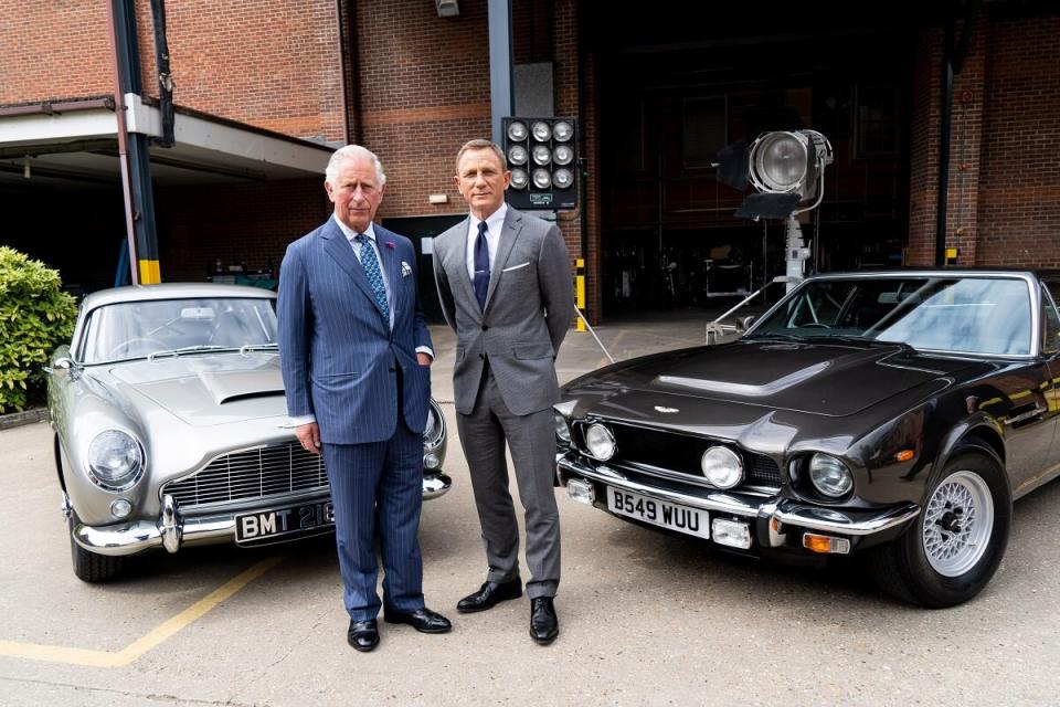 Aston_Martin_DB5_and_Aston_Martin_V8_01.jpg