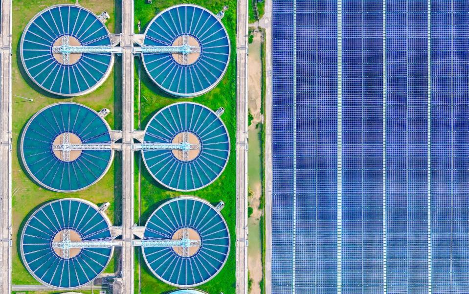 Large centralized water treatment plants can have thousands of miles of pipes and cause widespread problems when equipment fails. In smaller systems, there are fewer components that can go awry. <a href="https://www.gettyimages.com/detail/photo/aerial-view-solar-cells-near-a-wastewater-treatment-royalty-free-image/1423253122" rel="nofollow noopener" target="_blank" data-ylk="slk:Songphol Thesakit/Moment via Getty Images;elm:context_link;itc:0;sec:content-canvas" class="link ">Songphol Thesakit/Moment via Getty Images</a>