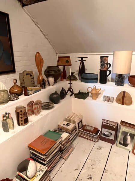 The Two Poems showroom in London’s Hampstead area specializes in British studio pottery, postwar sculpture, and folk art.