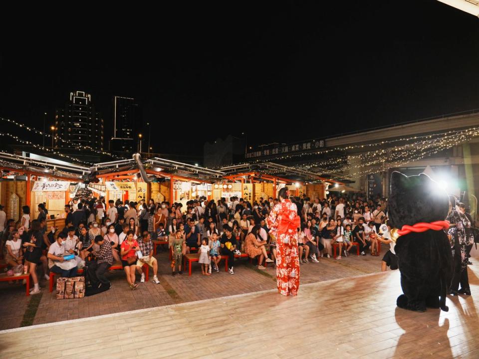 為花蓮x台灣加油！　台中漁人町星光市集。清明連續假期「宅化祭」活動收入，將捐助花蓮賑災。（台中漁人町星光市集）