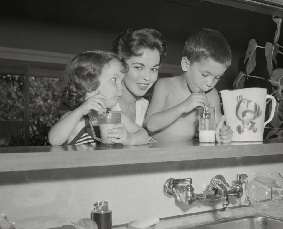 Rare Vintage Photos of Shirley Temple at Home