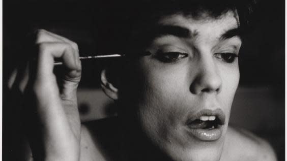 'David Brintzenhofe Applying Makeup', which appears at Barbican's Masculinities exhibition (Pace/MacGill Gallery, New York and Fraenkel Gallery, San Francisco)