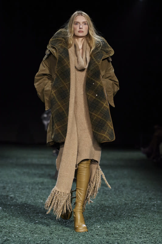 <p>Lily Donaldson for Burberry Fall 2024. Photos: Launchmetrics Spotlight</p>