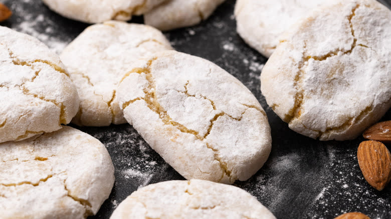 Almond cookies with ingredients