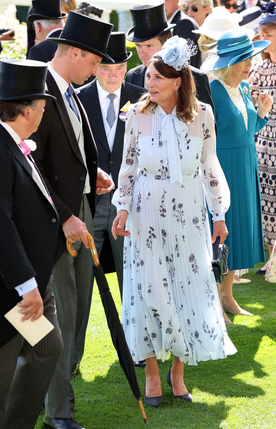ascot, england june 19 l r sir francis brooke, prince william, prince of wales and carole middleton attend day two of royal ascot 2024 at ascot racecourse on june 19, 2024 in ascot, england photo by chris jacksongetty images