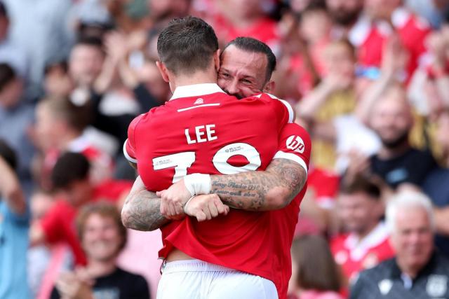 Impressive Wrexham end Reading's unbeaten start- and end seven month  scoring run - Yahoo Sport