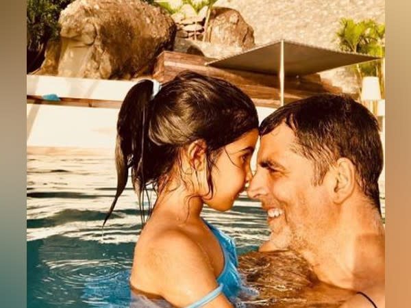 Akshay Kumar with his daughter Nitara (Image source: Instagram)