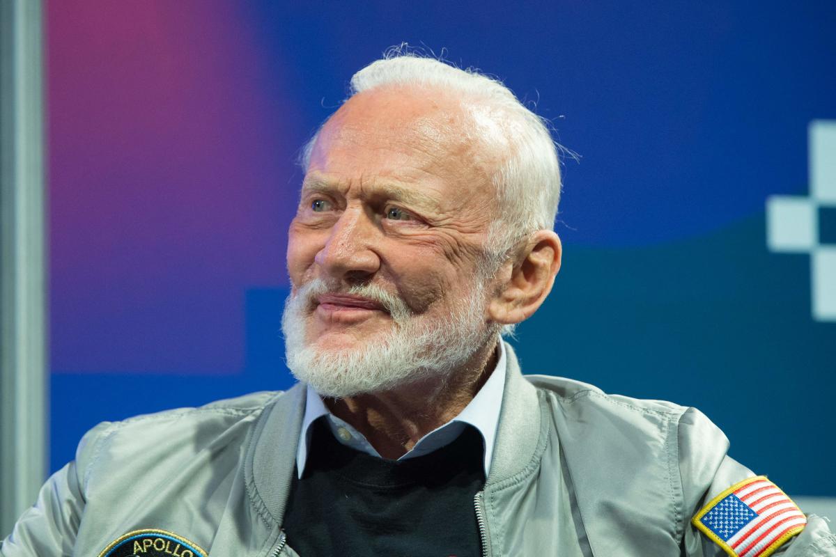 Buzz Aldrin Gets Married On His 93rd Birthday To His ‘longtime Love Anca Faur Pressnewsagency 