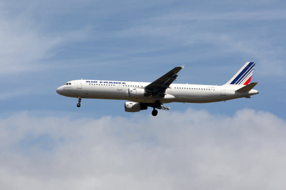 Plane makes emergency landing at Birmingham Airport after windscreen cracks