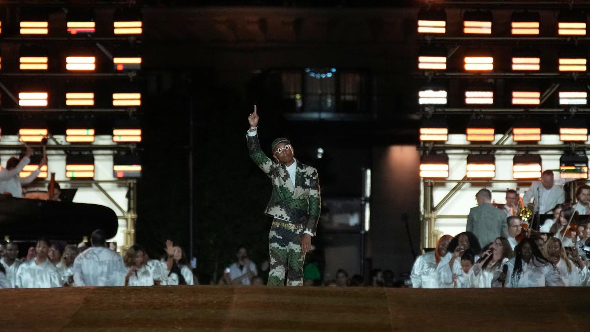 Con Rihanna y Beyoncé en la primera fila, Pharrell Williams debutó al  frente de la línea masculina de Louis Vuitton – GENTE Online