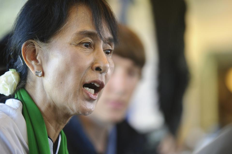 Myanmar opposition leader Aung San Suu Kyi, participates in a discussion with Swiss apprentices on Thursday June 14, 2012 on the train between Geneva and Bern on her first trip to Europe since 1988 to formally accept the Nobel Peace Prize that thrust her into the global limelight two decades ago. (AP Photo / Sebastien Bozon,Pool)