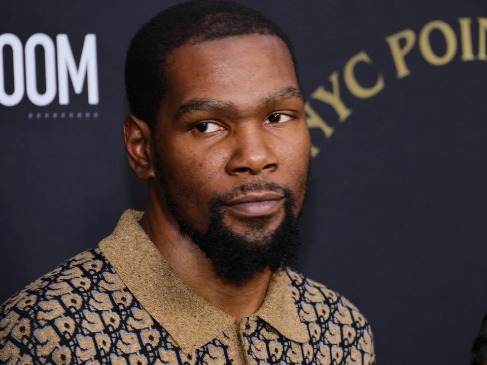 Kevin Durant looks off to the side and smirks while attending a movie premiere.