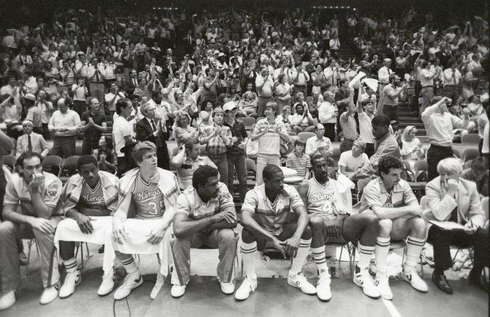 The Sacramento Kings bench watches the team falls to the Houston Rockets during Game 1 of the NBA playoffs in Houston, Texas, in 1986.