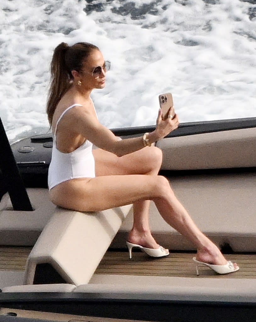 J.Lo was glued to her phone. COBRA TEAM / BACKGRID