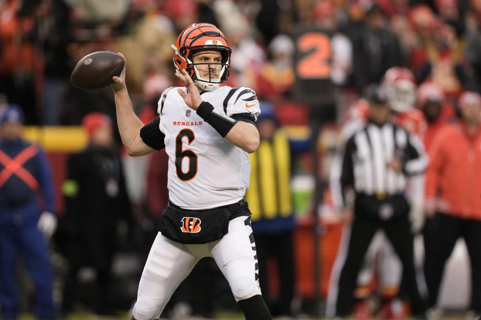 Cincinnati Bengals quarterback Jake Browning throws during the first half of an NFL football game against the Kansas City Chiefs Sunday, Dec. 31, 2023, in Kansas City, Mo. (AP Photo/Charlie Riedel)