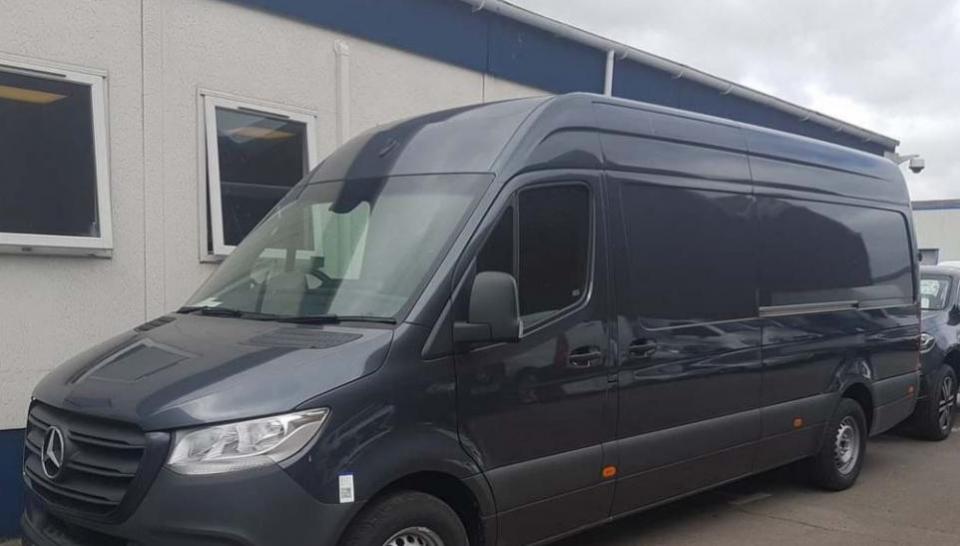 Echo: Van - The stolen van with the registration LS63AZD