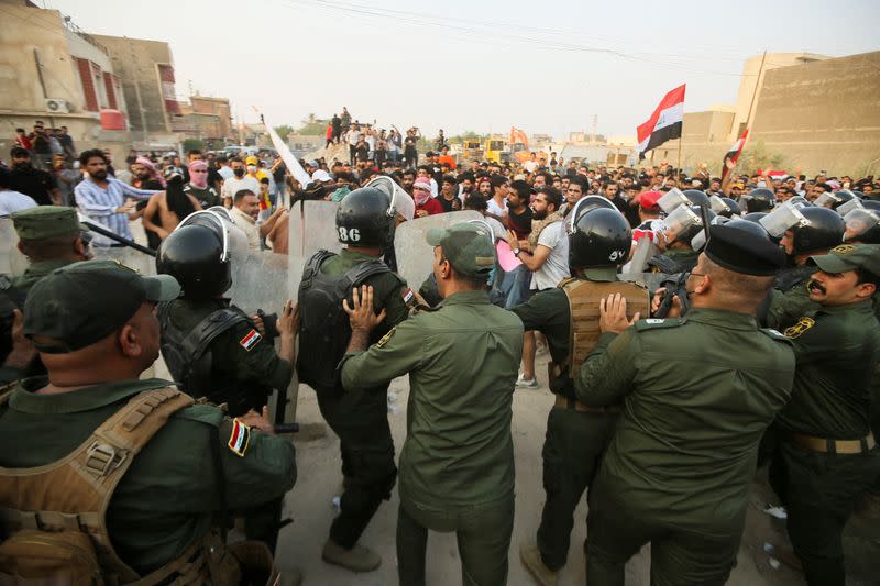 Protest in front of the Turkish consulate in Basra