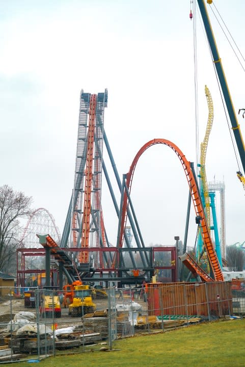 Second inversion installed on Pennsylavania s first dive coaster