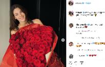 <p>Sui social è davvero molto attiva: la sua pagina Instagram ha quasi 900.000 follower. Merito anche degli splendidi scatti e dei video con i quali delizia i fan di tutto il mondo, tra shooting, sfilate e momenti di svago e di relax nella vita quotidiana.</p> 