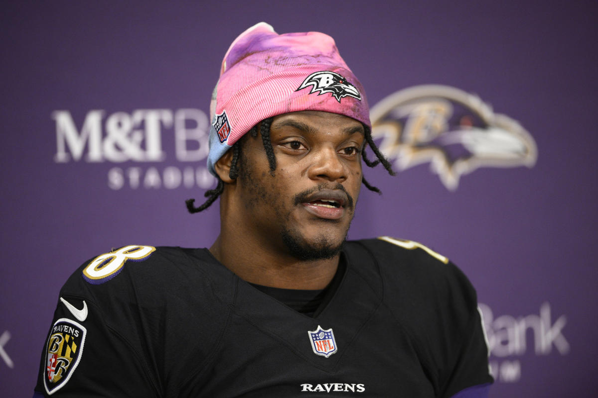 Baltimore Ravens quarterback Lamar Jackson works out prior to an NFL  preseason football game against the New Orleans Saints, Saturday, Aug. 14,  2021, in Baltimore. (AP Photo/Nick Wass Stock Photo - Alamy