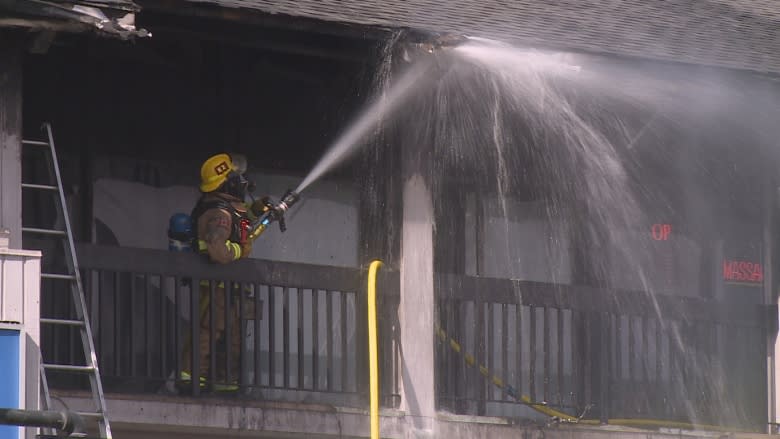 Witnesses hailed as heroes following Macleod Trail strip mall fire